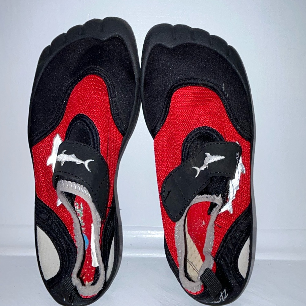 NEWTZ Shark water shoes for kids size 2/3 preowned